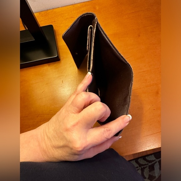 Louis Vuitton Vintage Damier Medium Compact Wallet. VGUC. - Picture 10 of 13